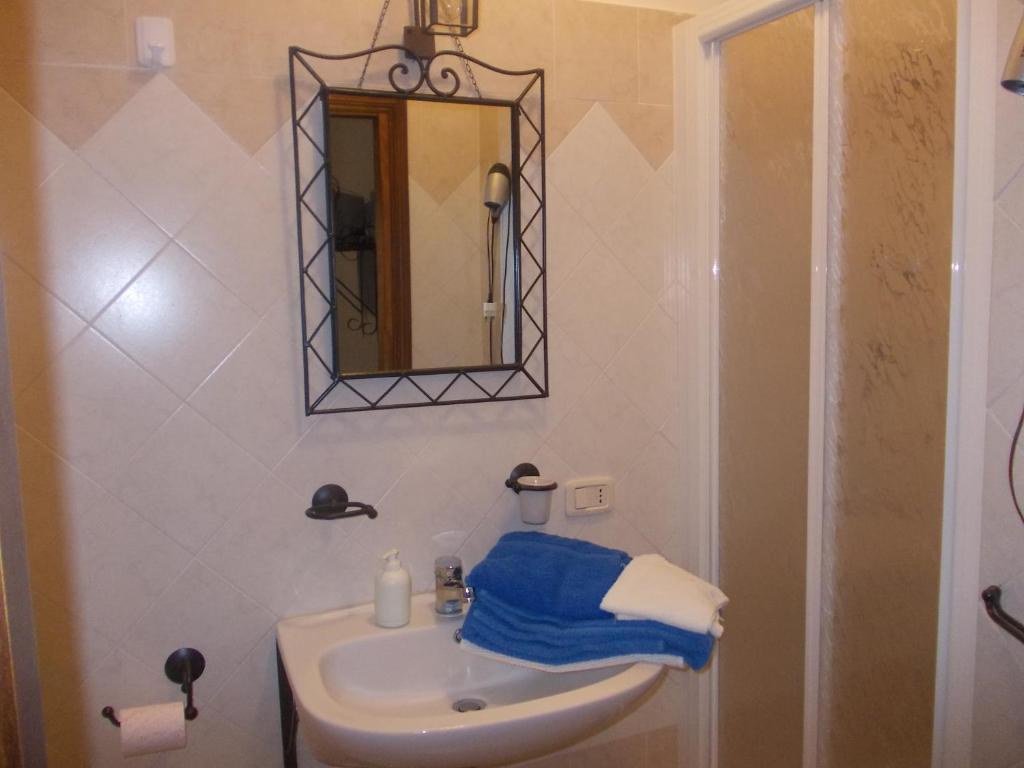 Agriturismo La Valle Degli Ulivi Semproniano Kamer foto